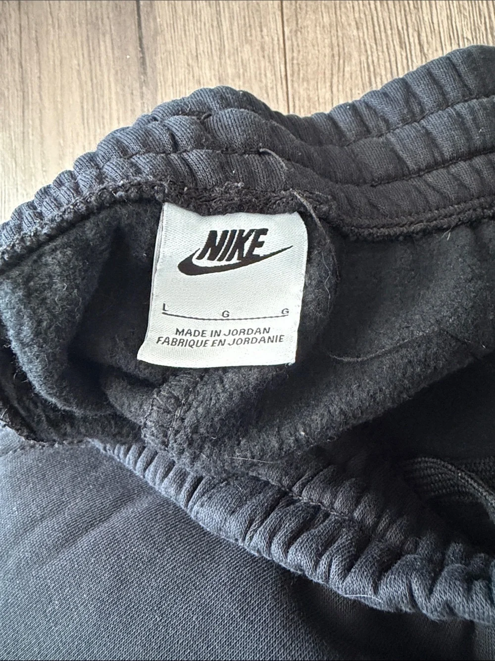 Nike Kids Black Jogger Sweatpants with White Swoosh. Boys size large